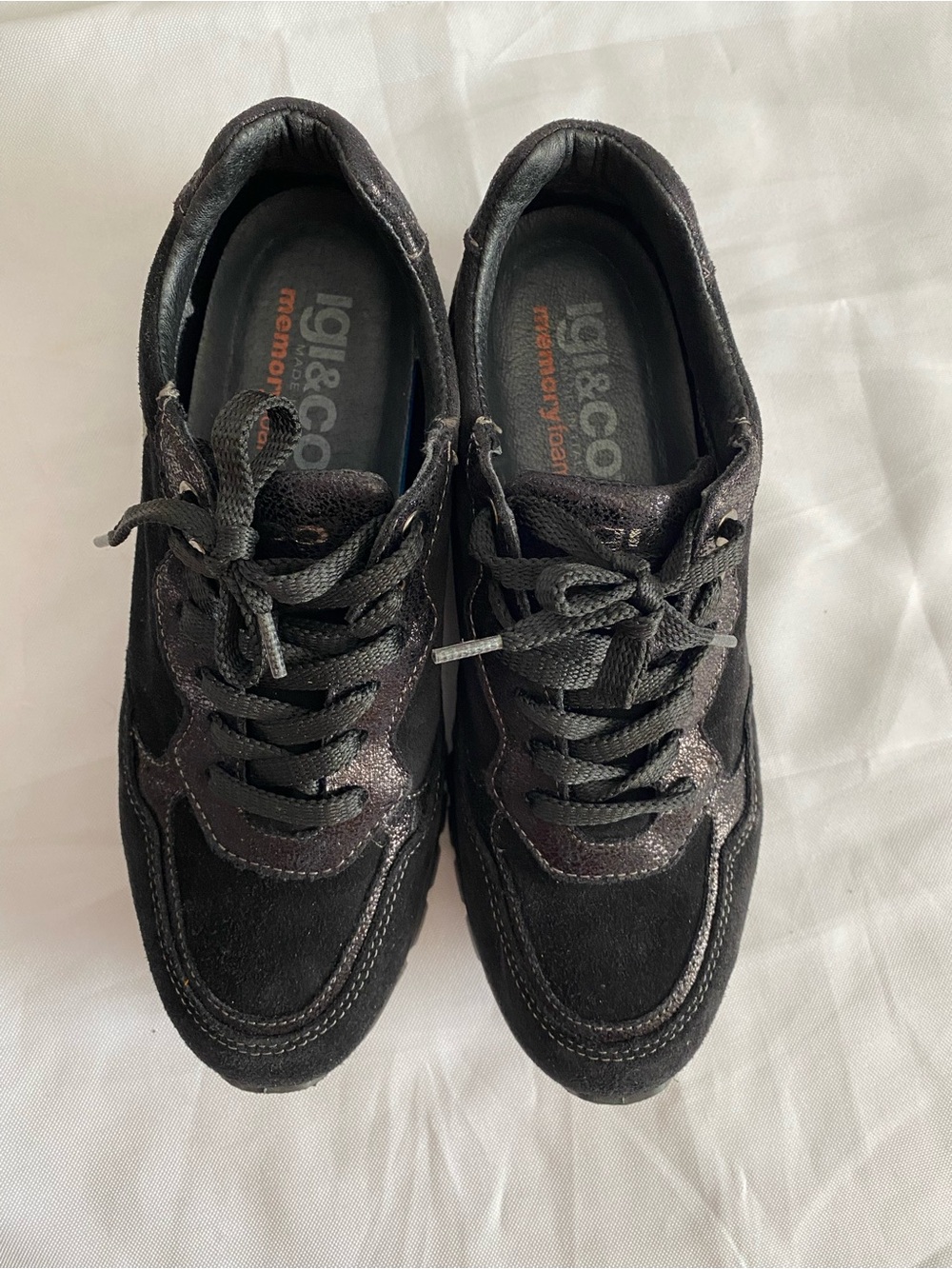 IgI&Co Women's Black Suede Athletic Sneakers